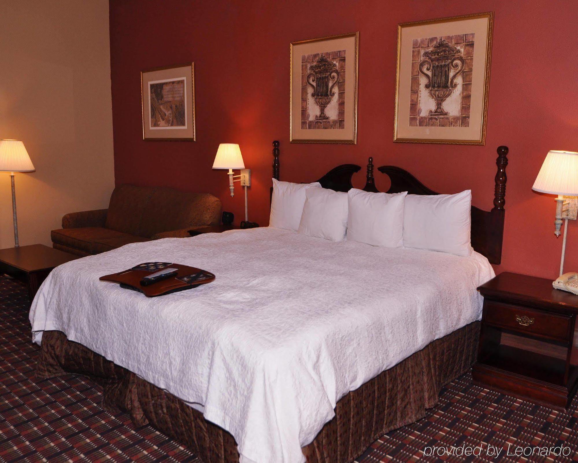 Hampton Inn Мускоги Екстериор снимка