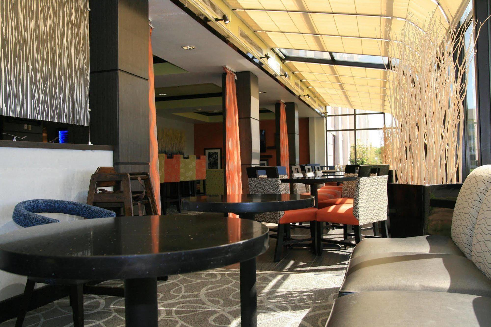Hampton Inn Мускоги Екстериор снимка