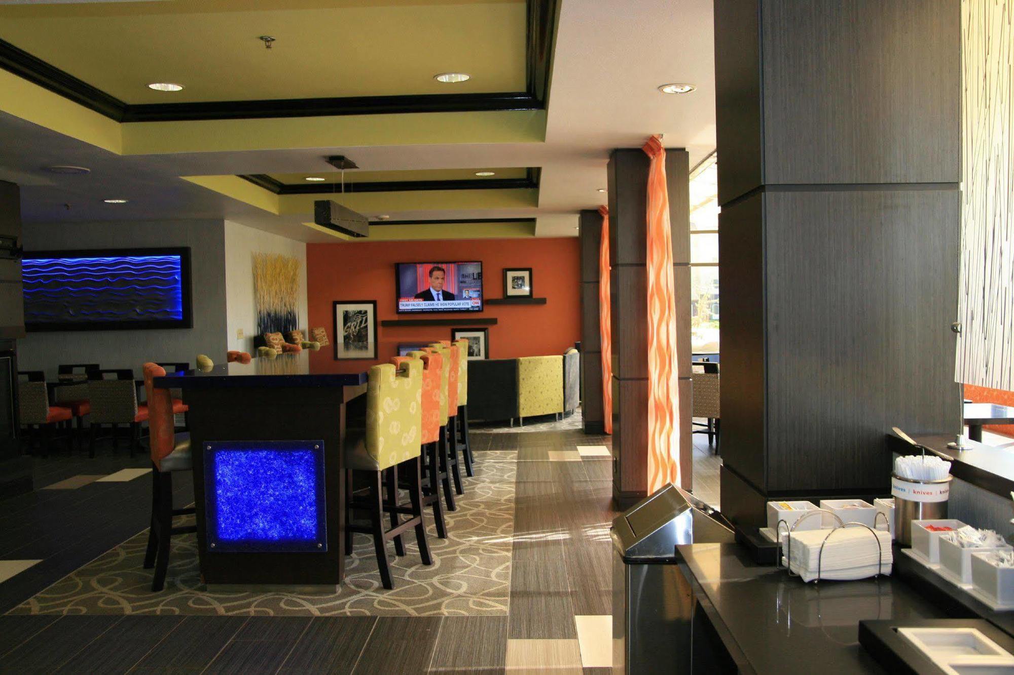 Hampton Inn Мускоги Екстериор снимка
