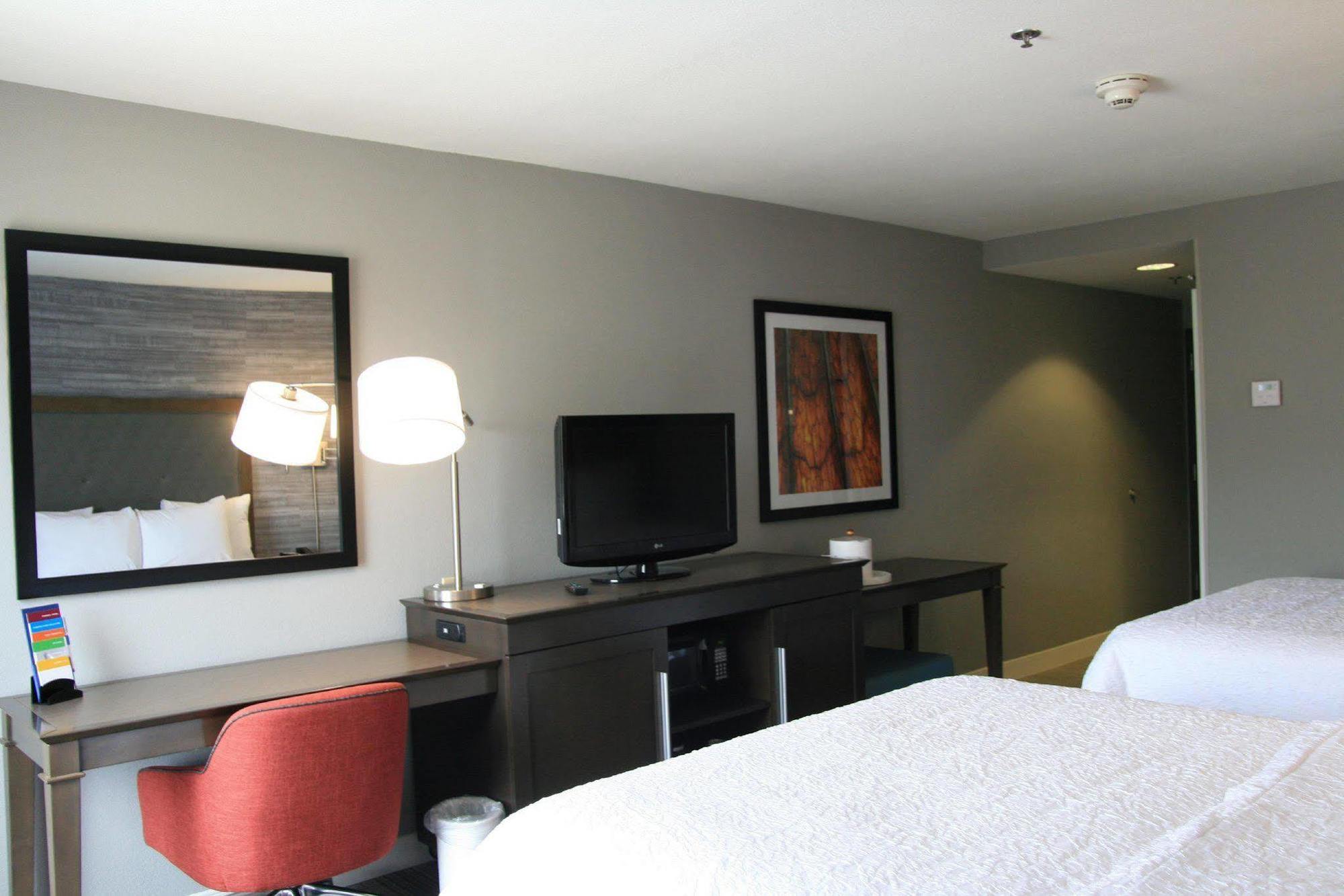 Hampton Inn Мускоги Екстериор снимка
